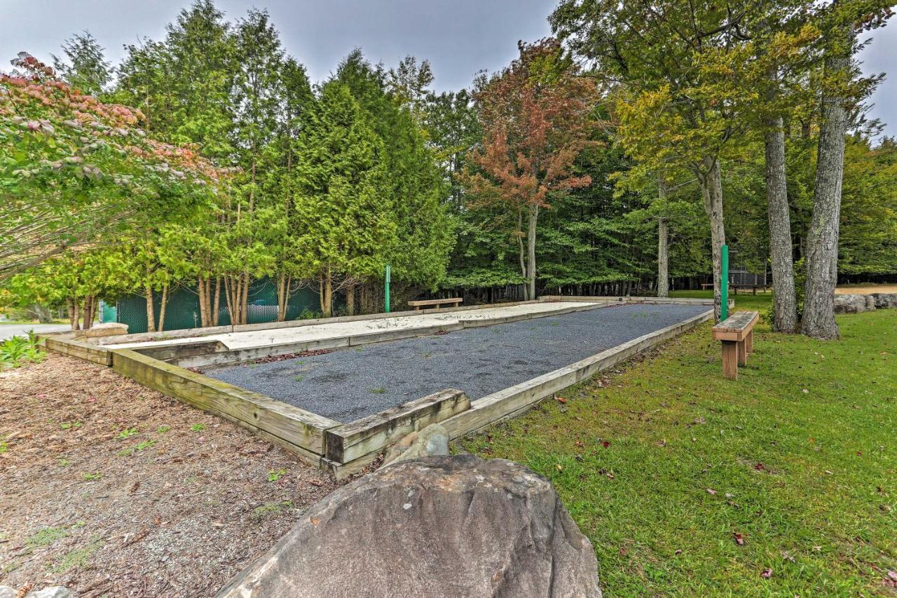 Tobyhanna Home With Hot Tub And Fire Pit Walk To Lake Eksteriør bilde