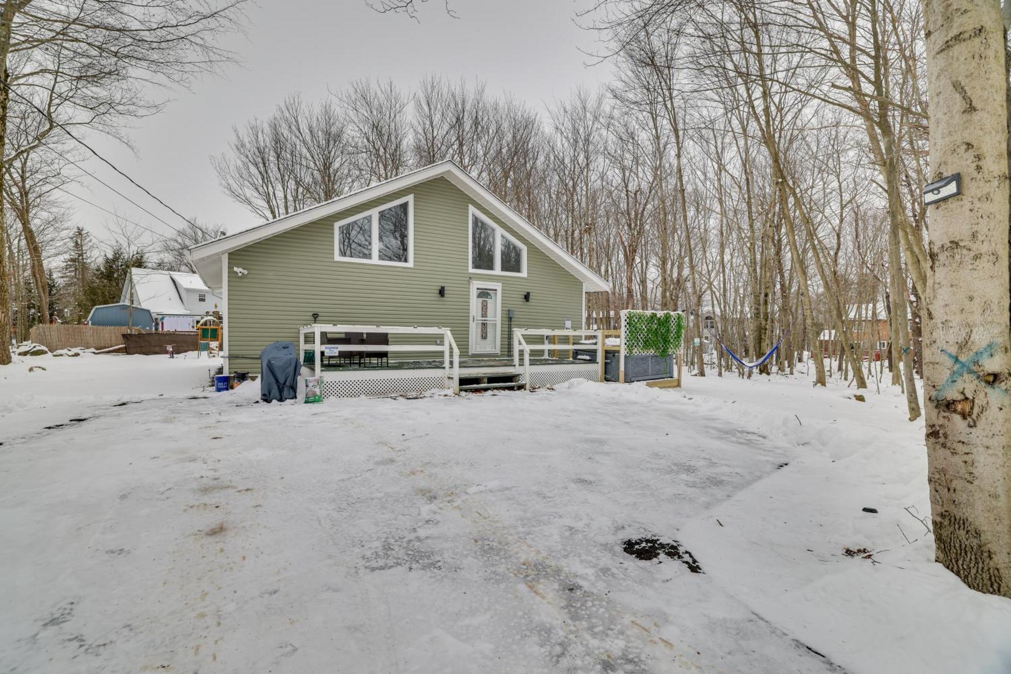 Tobyhanna Home With Hot Tub And Fire Pit Walk To Lake Eksteriør bilde