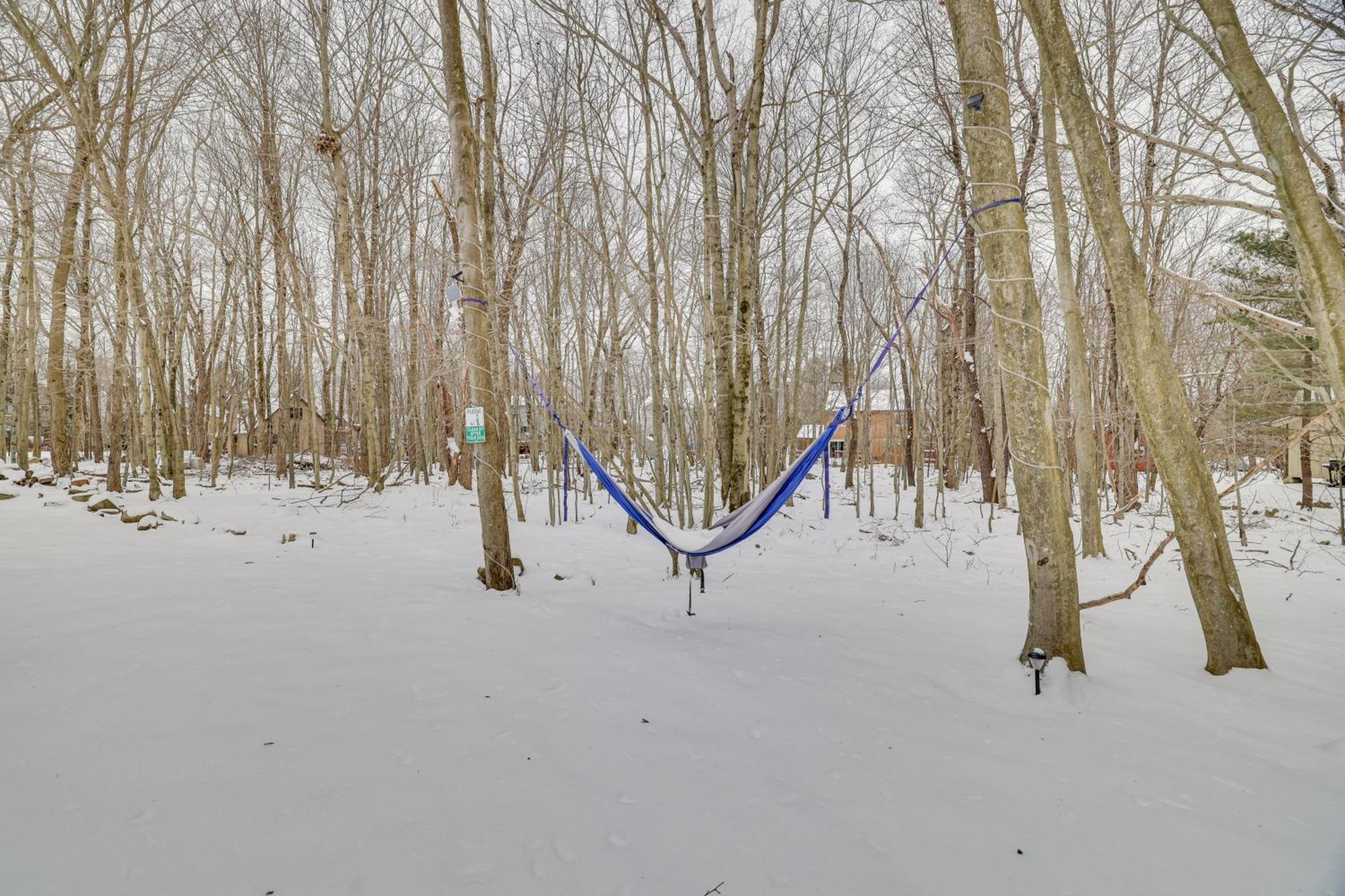 Tobyhanna Home With Hot Tub And Fire Pit Walk To Lake Eksteriør bilde