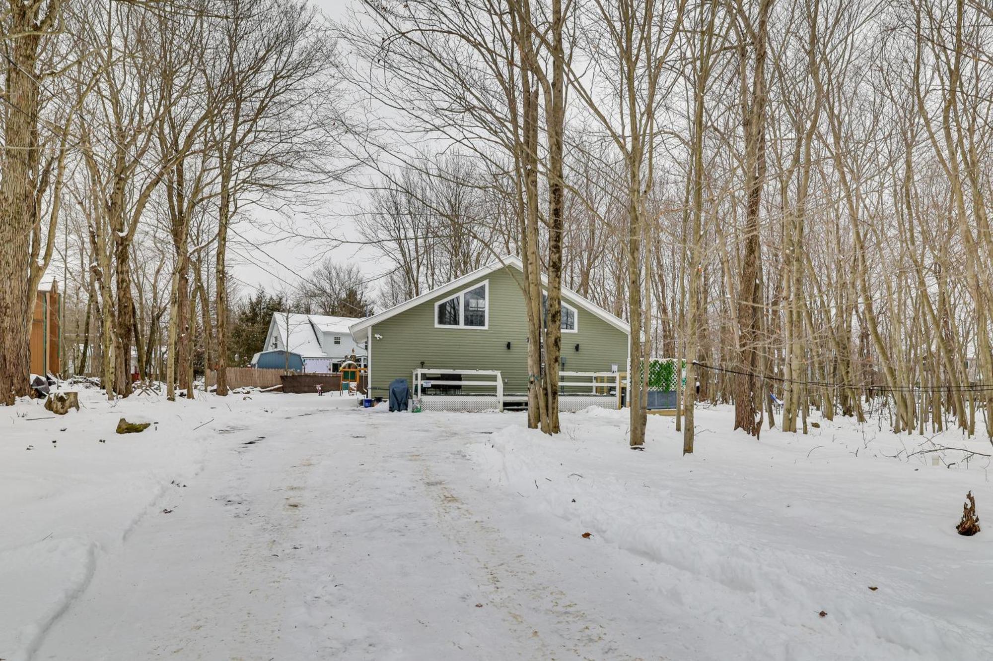 Tobyhanna Home With Hot Tub And Fire Pit Walk To Lake Eksteriør bilde